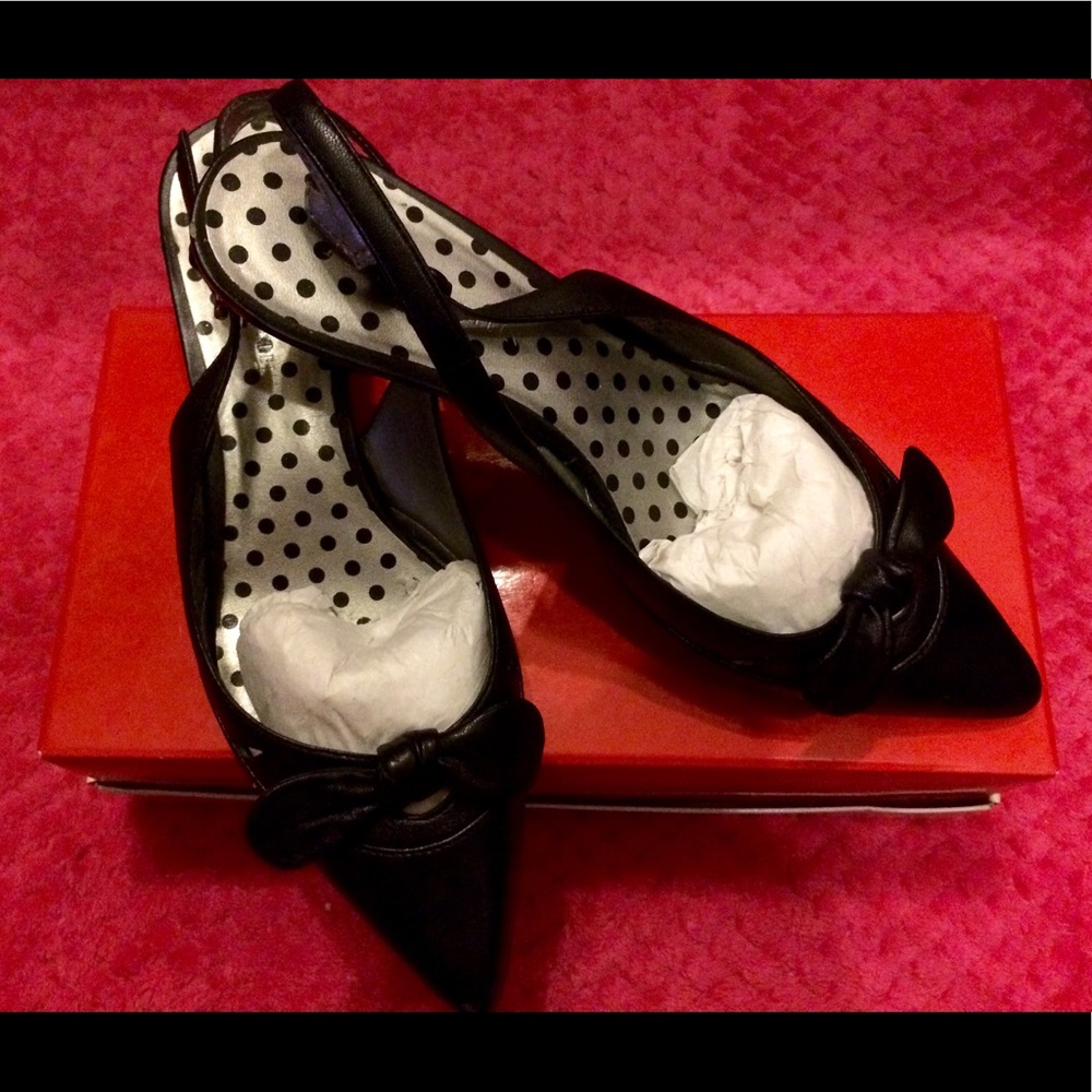 Anne klein Black pointy black bow heels